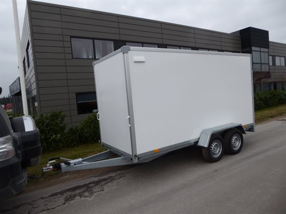 F.2030-2000 New Line lukket trailer m/rampe og sidedør